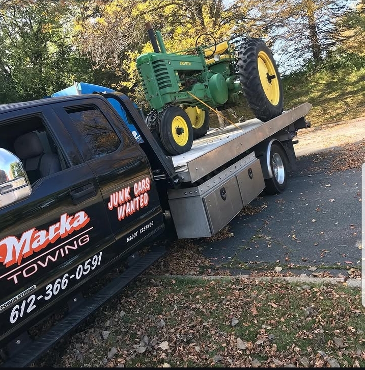 Marka Towing truck with tractor